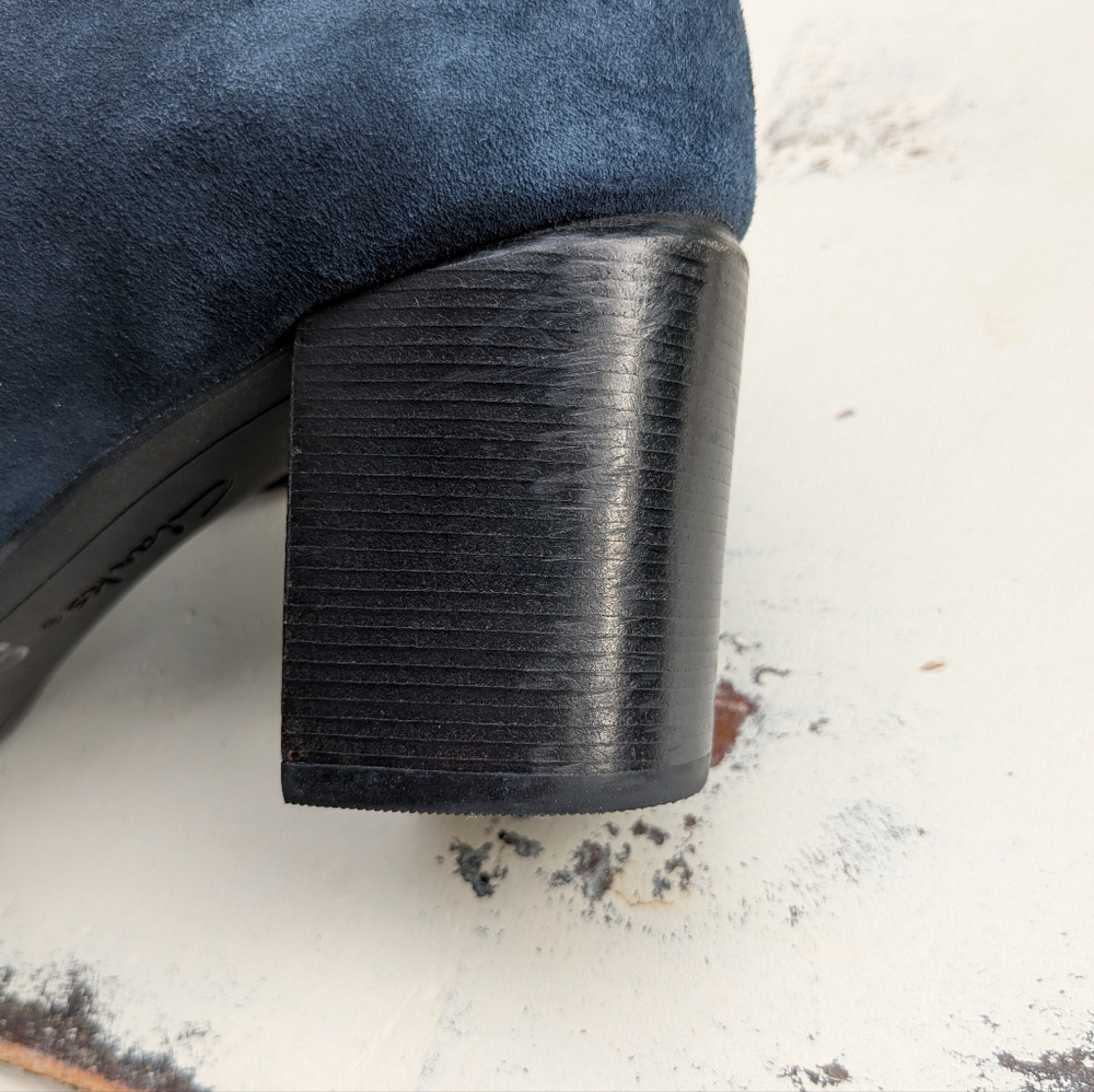 CLARKS 7.5 Artisan Suede Tarah Brae Colorblock Navy Blue Green Block Heels Pumps - Picture 7 of 14